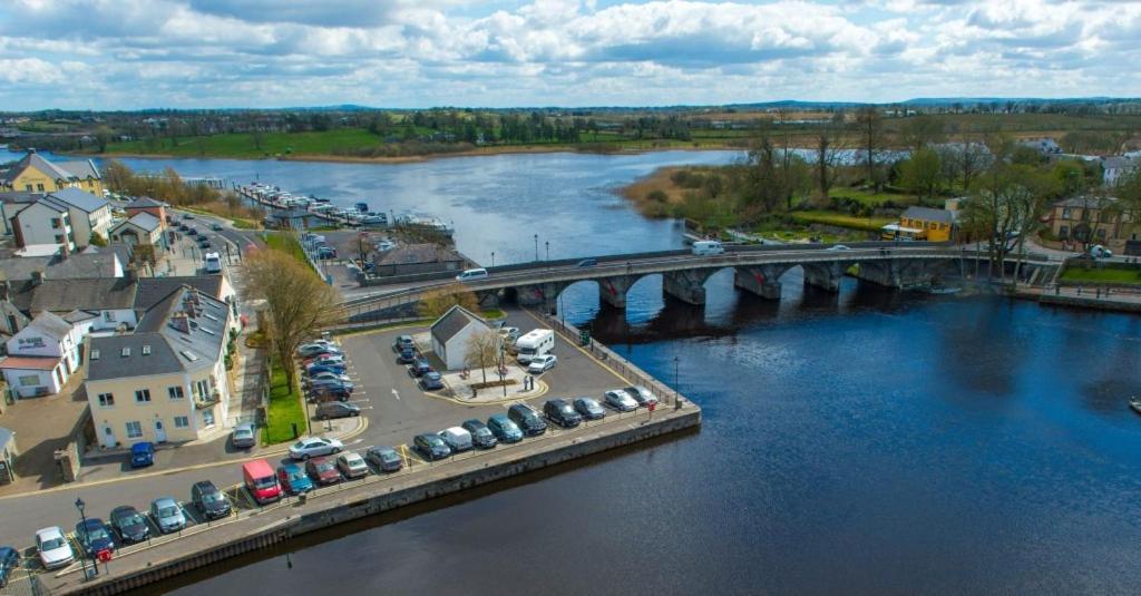 24 Beds In Carrick On Shannon Exterior photo